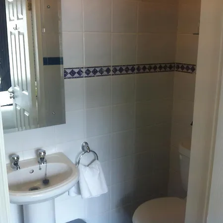 Abbey Nocleg ze śniadaniem 3*