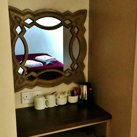 Abbey Couette-café 3*