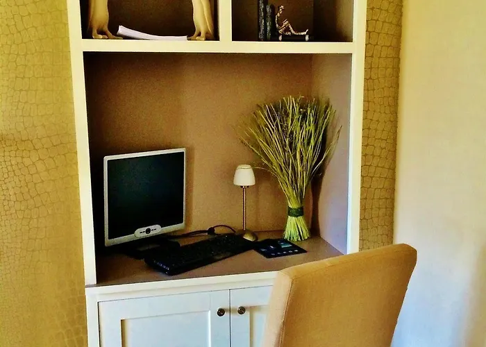 Abbey Couette-café 3*